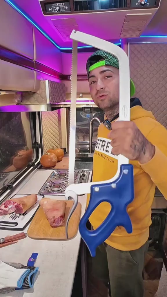 Set profesional pentru transare carne si oase ZanaCasei – Fierastrau inox 45 cm + Manusa anti-taiere + Cutit aventura Full Tang, teaca inclusa