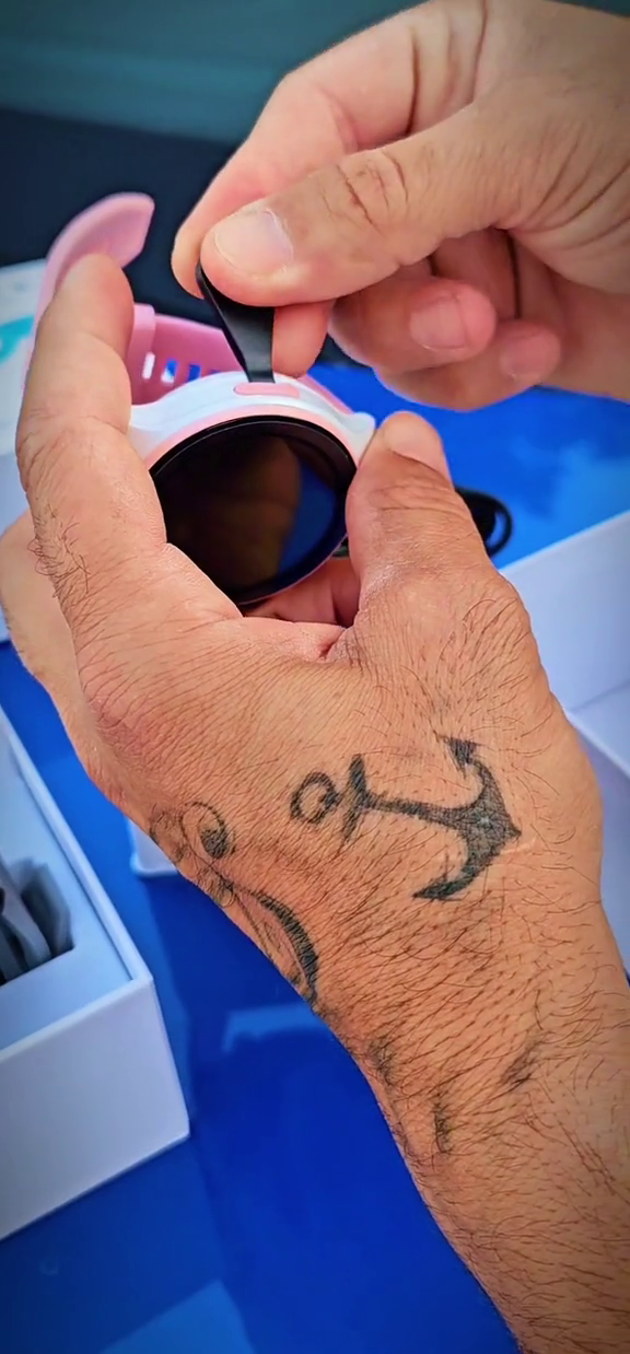 Smartwatch Copii cu GPS Tracker, Buton SOS, Rezistent la Apă, Cartelă SIM, Apel Video 4G